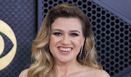 SUKNJA U KOJOJ ĆETE ZABLISTATI KAO ZVEZDA  Nema boljeg komada za doček Nove godine, evo kako da ga stilizujete na pravi način