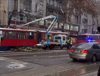 DRVO PALO NA TRAMVAJ Saobraćajna nesreća na Slaviji