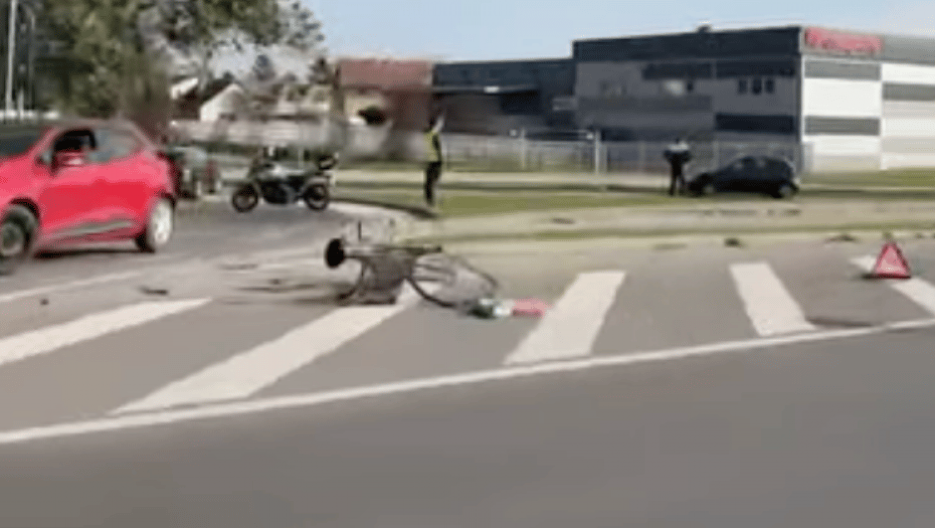 BICIKLISTA POSLE SUDARA SA TAKSIJEM ZAVRŠIO U BOLNICI Policija utvrđuje ko je KRIVAC