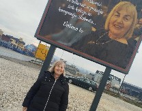 RADILA 45 GODINA U SLOBODI, SAD JE OD KOLEGA DOBILA BILBORD! Snežana zaslužila nesvakidašnji ispraćaj u penziju - spremaju i veliku gozbu za nju!