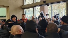 OPOZICIJA DIVLJA U SKUPŠTINI GRADA BEOGRADA Pokušavaju da blokiraju raspravu o budžetu po istom modelu koji su koristili u Skupštini Srbije (VIDEO)
