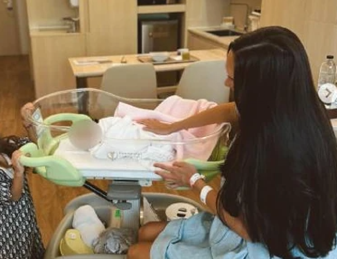 PRVE FOTOGRAFIJE PRAUNUKE ŠABANA ŠAULIĆA Unuk legendarnog pevača dobio drugo dete, a prizor iz porodilišta sve raznežio (FOTO)