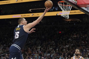 JOKIĆU PRESEO "NJIHOV BOŽIĆ" Durent i Feniks isprašili Nikolu i Denver