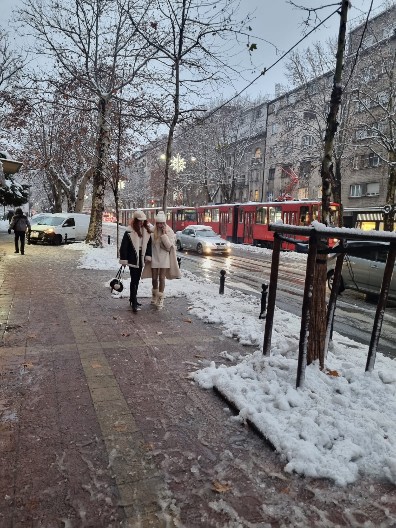 Zimski izazovi Maje Mandžuke: Evo u kakvom društvu je uslikana poznata glumica (FOTO)