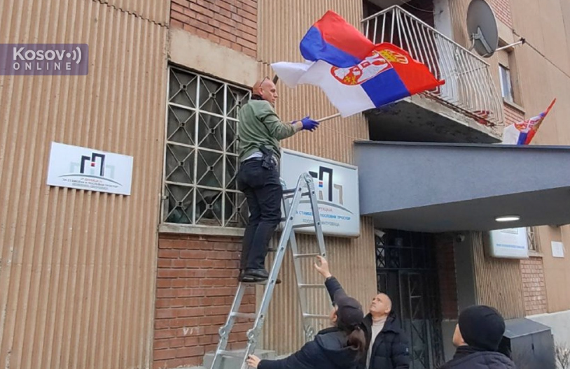 TEROR NE PRESTAJE, KURTIJEVA POLICIJA UPALA U SRPSKE OBJEKTE Isterali zaposlene na ulicu u severnoj Kosovskoj Mitrovici