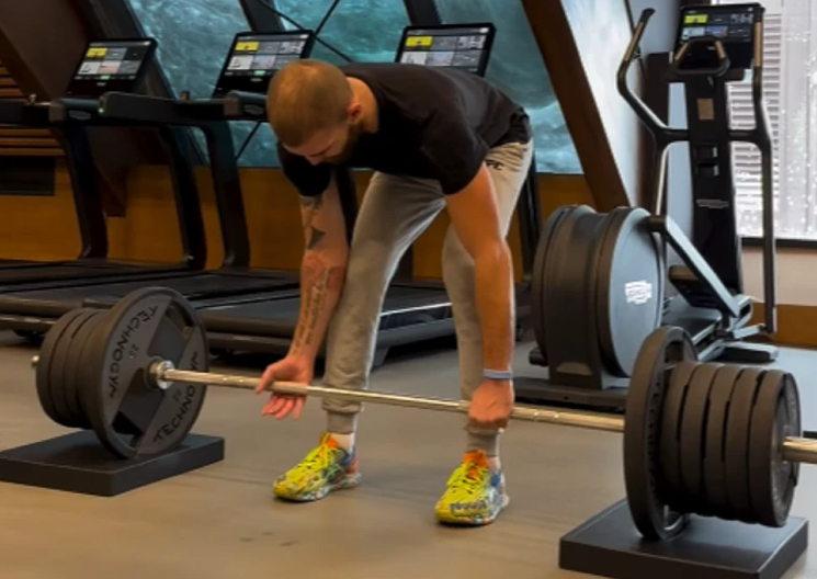 VELJKO RAŽNATOVIĆ DIŽE 160 KILOGRAMA! Isplivao snimak iz teretane, devojke van sebe kada su ovo videle! (VIDEO)