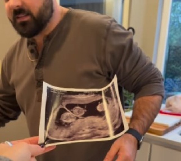 TATA SE ZALEDIO OD ŠOKA KAD JE VIDEO ULTRAZVUK Kad mu je žena otkrila istinu od trećem detetu, nije mogao da progovori! (VIDEO)