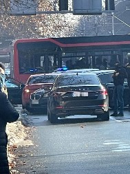 OVO JE CRVENA "ŠKODA" ZA KOJOM JE JURILA POLICIJA, DOŠLO JE I DO RAZMENE VATRE Drama u samom centru Beograda