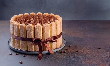 MARKIZA SA ČOKOLADOM Neodoljiva poslastica pomera granice dobrog ukusa, u sočnom spoju sa piškotama