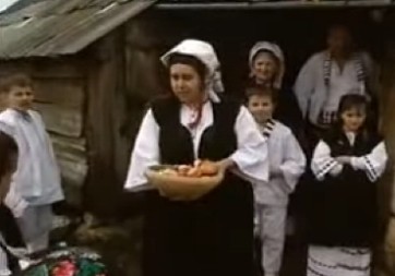 OVO NIKAKO NE SMETE DA OBUČETE NA MATERICE Posna trpeza je obavezna, a postoji jedno pravilo za tek venčane