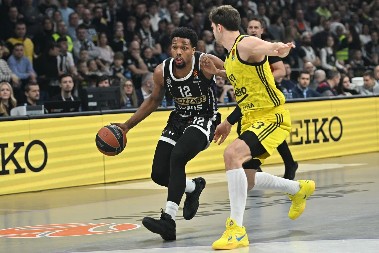 Partizan pobedio Fenerbahče i upisao osmi trijumf u Evroligi
