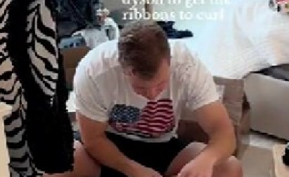 TRIK ZA UKRAŠAVANJE POKLONA KOJI JE NASMEJAO MILIONE  Ono čega se ovaj mladić dosetio ne bi palo na pamet apsolutno nikome!