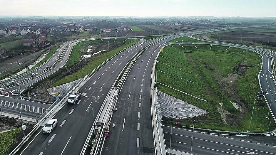 SRBIJA NIJE STALA, OSTVARUJU SE SNOVI KOJE SU SANJALE GENERACIJE Danas je veliki dan za našu zemlju, otvara se brza saobraćajnica koja spaja Mačvu i Podrinje