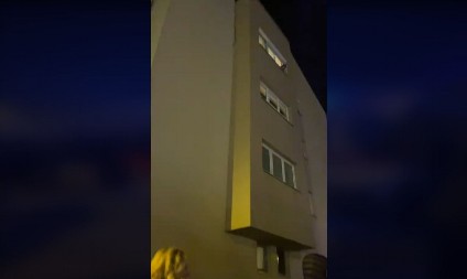 PRVI SNIMCI HORORA IZ BEOGRADA! Odavde je pao muškarac obučen u kostim Deda Mraza: pred decom (VIDEO)