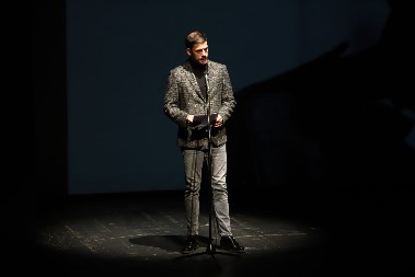 NAŠ GLUMAC ZAVRŠIO U BOLNICI Obožavaoci zabrinuti za njegovo zdravstveno stanje!