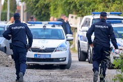 NARUČIO ATENTAT NA BOKSERA, PA SA ŽENOM UNAKAZIO AUTO-MEHANIČARA Osumnjičeni B.K. u bekstvu počinio novo krivično delo