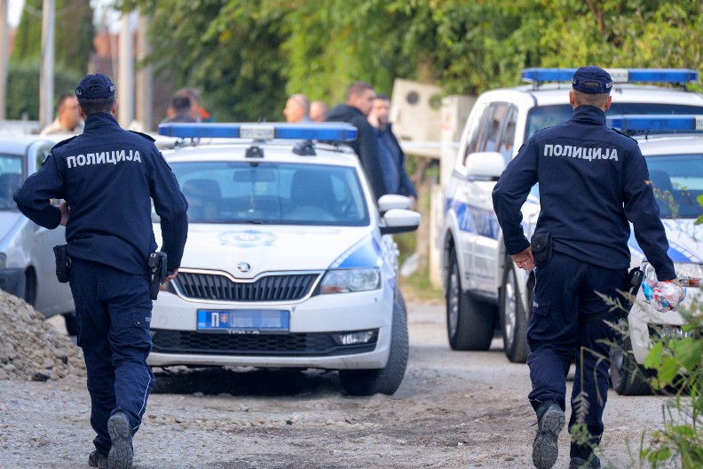 NARUČIO ATENTAT NA BOKSERA, PA SA ŽENOM UNAKAZIO AUTO-MEHANIČARA Osumnjičeni B.K. u bekstvu počinio novo krivično delo