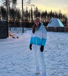 ANA IVANOVIĆ I ŠVAJNI ZA DAN U HOTELU PUKLI 4.800 EVRA! Otišli na Severni pol, u rodno mesto Deda Mraza (FOTO)