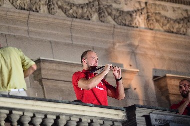 TATA VOZI TURISTIČKI BROD, PORODICA IZDAJE APARTMANE Tivćani imaju samo reči hvale za porodicu Dušana Mandića