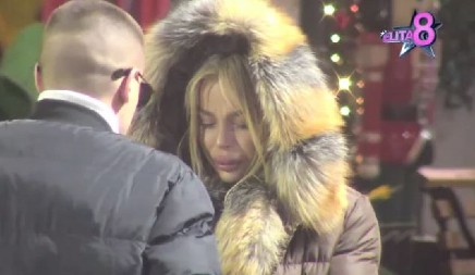 "TO NIJE MOJA MAMA" Sofija Janićijević neutešna nakon pregleda novogodišnjih čestitiki!