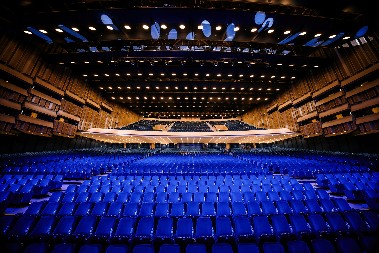 PRVOG DANA NOVE GODINE: Bojan Suđić i Srpska filharmonija u Sava Centru