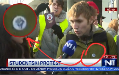 "STUDENTI" PONOSNO NOSE SIMBOL ZLOGLASNE OBOJENE REVOLUCIJE KOJU SRBI PAMTE PO NASILJU, HAOSU I PLJAČKI!