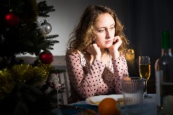 ŽENE NA UDARU PROBLEMA KOJI SE UVEK JAVLJA ZA NOVU GODINU Evo šta treba da uradite 31. decembra, spasiće vas osećaja iz noćnih mora