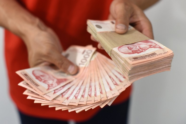 ISPLATA 10.000 DINARA GRAĐANIMA U TOKU Najavljena nova davanja od 17.000, evo ko može da se prijavi