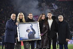 MIHAJLOVIĆI NA OKUPU, PRAVI SE SARMA Na krsnu slavu u Rim stigao i beba Siniša