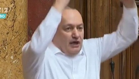 SKANDAL, ONE SU POTPUNO GOLE! Novi predsednik DS izopačenim ponašanjem šokira javnost (CENZURISANE FOTOGRAFIJE)