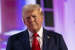 TRAMP VIDEO JEZIVE FOTOGRAFIJE, OSTAO JE U ŠOKU "Moram da razgovaram sa Putinom i Zelenskim"