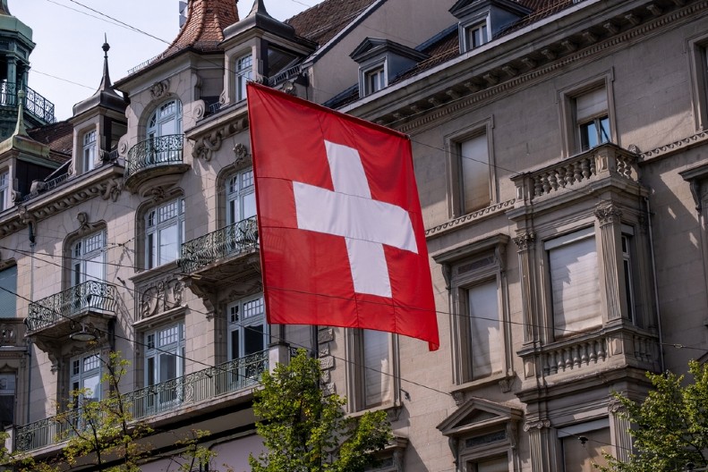 NEMILA VEST ZA UKRAJINU Švajcarska pooštrila uslove za izvoz oružja i municije