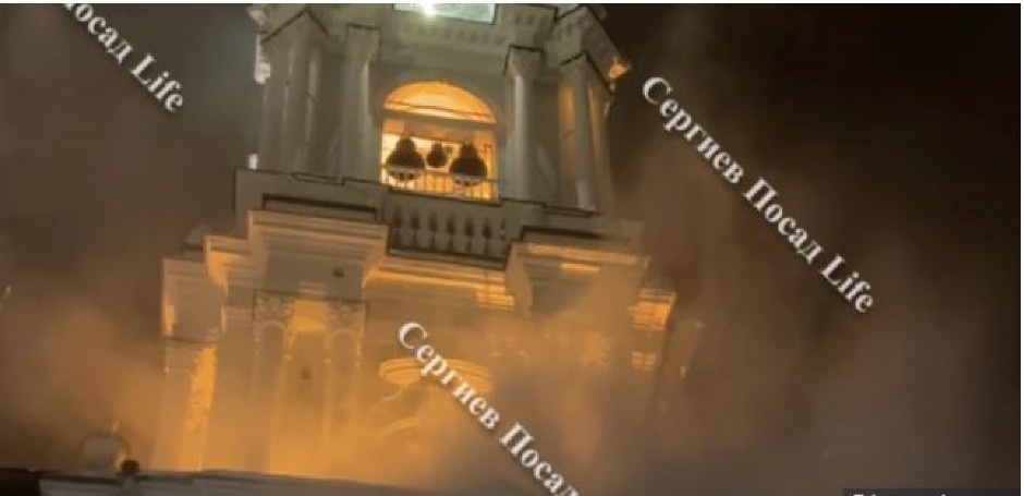 GORI NAJVAŽNIJI RUSKI MANASTIR! Vatrogasci se bore sa požarom u ruskoj lavri! (VIDEO)