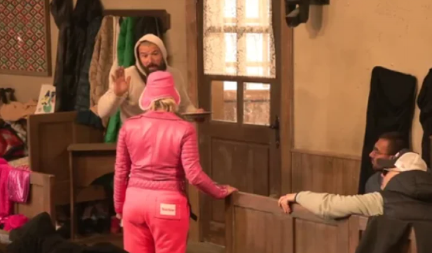 "PRIZNAJEM PRED NACIJOM, ZALJUBIO SAM SE U TEBE" Šok obrt na Farmi 8, učesniku brak na klimavim nogama!