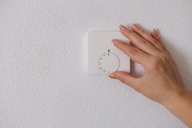 NAJBOLJI NAČIN DA UŠTEDITE Idealna temperatura  za topao dom i niže račune