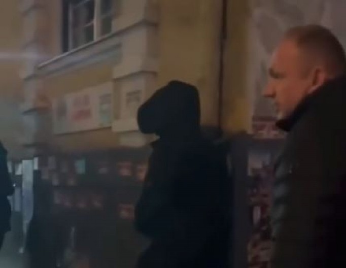 UŽAS! Dragan Ðilas sa svojim batinašima noćas napao mlade u Beogradu!