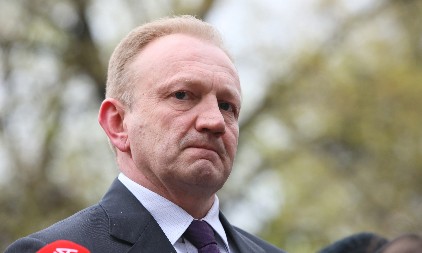 MI SMO SILNI I JAKI I SMEMO SVE, A VI ŠTO PODRŽAVATE VUČIĆA DOBIĆETE BATINE: Kakvu poruku šalju opozicionari u Srbiji (FOTO)