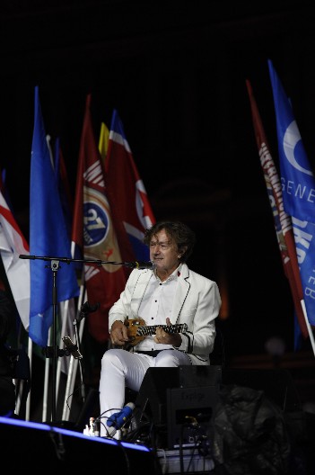 GORAN BREGOVIĆ ODLEPIO ZA 10 GODINA STARIJOM PEVAČICOM! Sve priznao javno, ona hitno odreagovala: "Mama bi me išamarala"