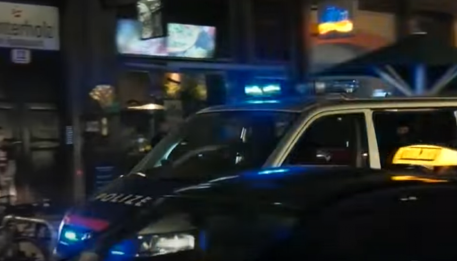 UZBUNA NA BOŽIĆNOM MARKETU U BEČU! Naoružan muškarac izazvao HAOS, šaržer mu je bio pun!