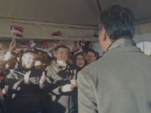 VUČIĆ SE OBRATIO MLADIMA, ONI SKANDIRALI "ACO, SRBINE: "Jedino znanje vam niko ne može oduzeti" (VIDEO)