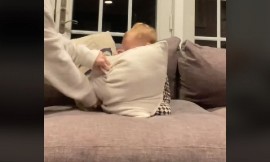 OVO JE NEŠTO NAJSLAĐE ŠTO ĆETE DANAS VIDETI Bebin zarazan smeh raspilavio je milione ljudi