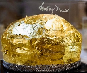 NAPRAVLJENA NAJSKUPLJA BOŽIĆNA TORTA NA SVETU Sva je od zlata i Svarovski kristala (FOTO)