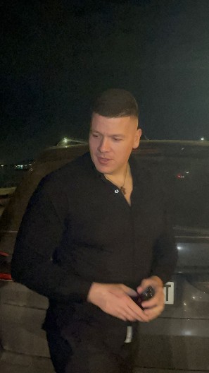 SLOBA RADANOVIĆ SE BAHATI ULICAMA BEOGRADA! Pevač divljao sa džipom, vozio preko 150 na sat, preti mu oduzimanje dozvole!