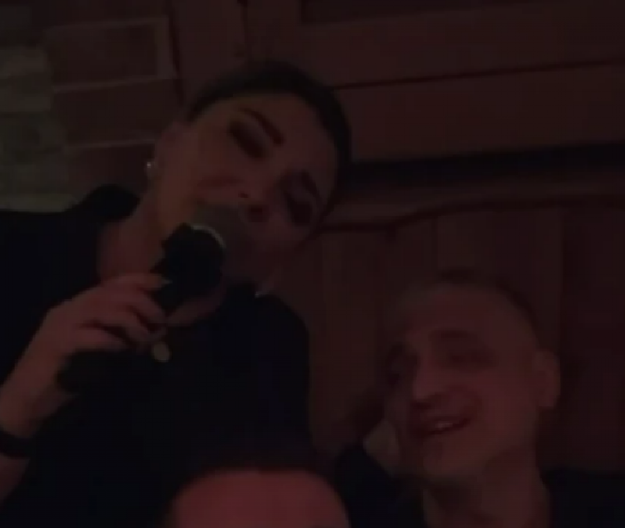 ČEDA JOVANOVIĆ LUMPOVAO U KAFANI NAKON RAZVODA OD JELENE! Pogodili ga stihovi ove pesme: "Kad se budeš ženio..."