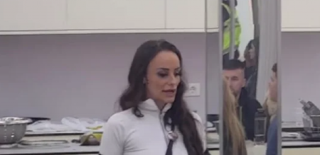 "DA LI JE MOGUĆE DA OVAKO IZGLEDA?" Isplivale fotke učesnice Elite pre plastičnih operacija, javnost ostala u šoku (FOTO)