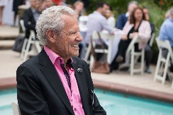 IZLAZI NA "SASTANKE" I U 77. GODINI, MORAO JE DA NASTAVI DA ŽIVI Nakon smrti supruge traži novu ljubav