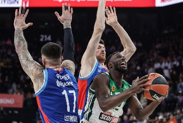 SRUŠILI "VEČITE", PA DOBILI ŠAMAR OD "KNEŽEVA" Monako deklasirao Efes, zakazao dželat Zvezde i Partizana