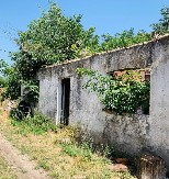 ZARAĐUJE MILIONE, A OVO JE NJEGOVA KUĆA! Jedan je od najpopularnijih pevača, a niko ne veruje da je ovde odrastao!