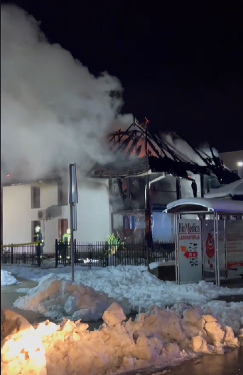 SNIMAO DŽAMIJU DOK GORI! Popularni influenser izazvao haos nakon požara u Bosni! (VIDEO)