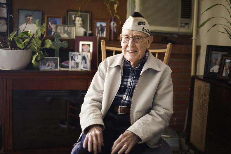 IMAO JE 105 GODINA! Preminuo najstariji preživeli veteran japanskog napada na Perl Harbur (FOTO)